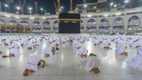 Varian Omicron Menyebar, Pemakaian Masker dan Jaga Jarak Fisik di Dua Masjid Suci Kembali Diterapkan